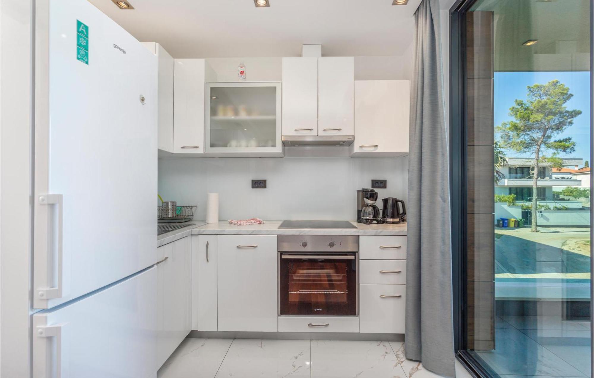 Stunning Apartment In Malinska With Kitchen エクステリア 写真