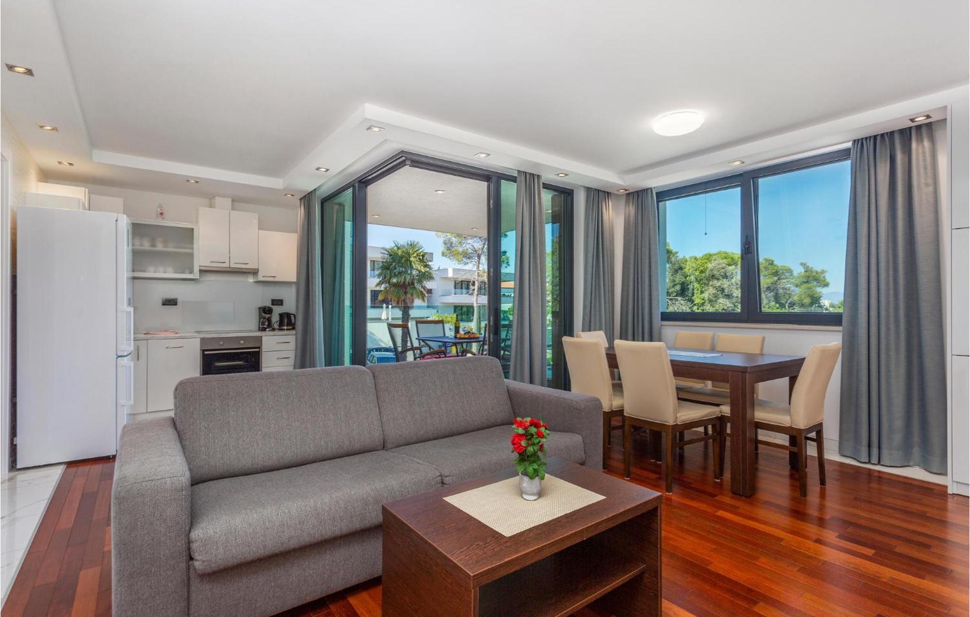 Stunning Apartment In Malinska With Kitchen エクステリア 写真