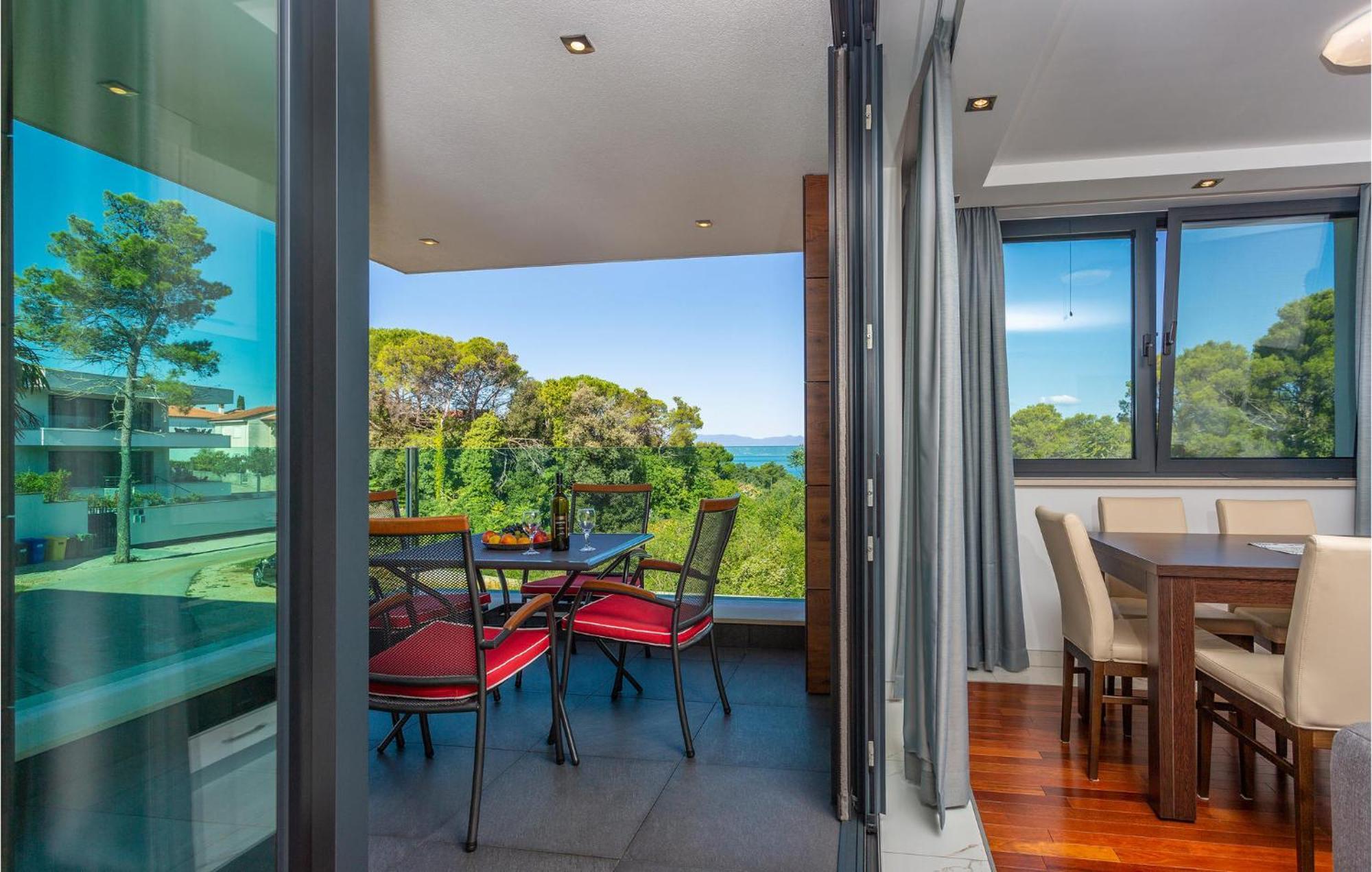 Stunning Apartment In Malinska With Kitchen エクステリア 写真