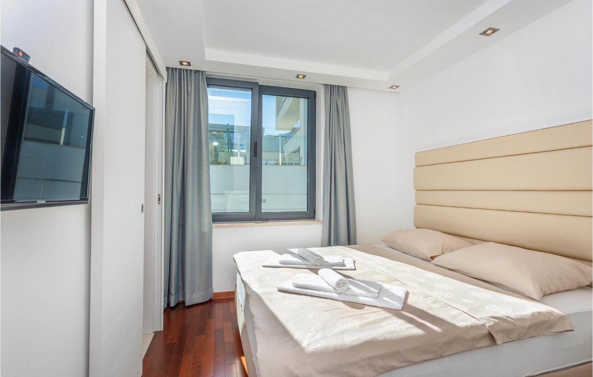 Stunning Apartment In Malinska With Kitchen エクステリア 写真