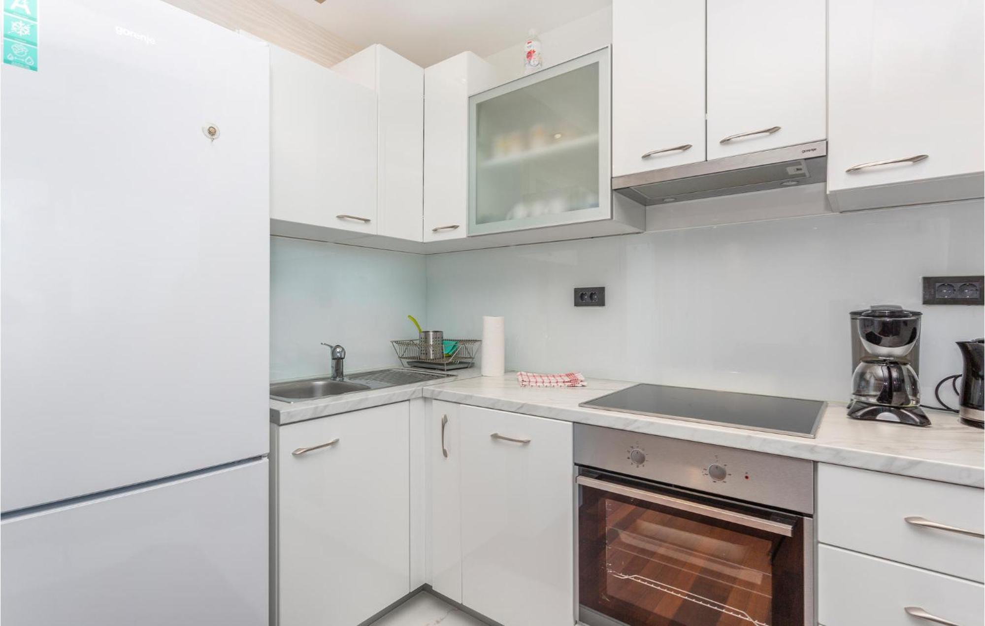 Stunning Apartment In Malinska With Kitchen エクステリア 写真