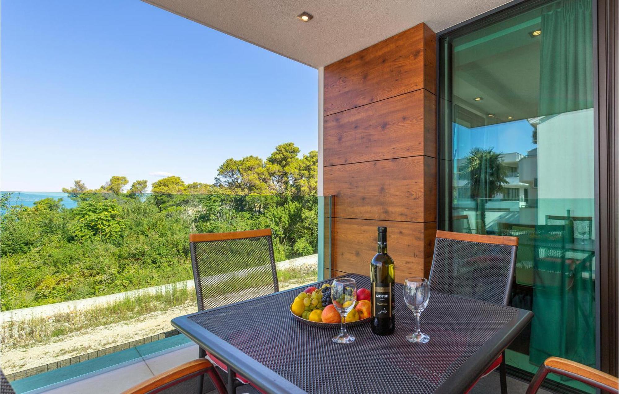 Stunning Apartment In Malinska With Kitchen エクステリア 写真