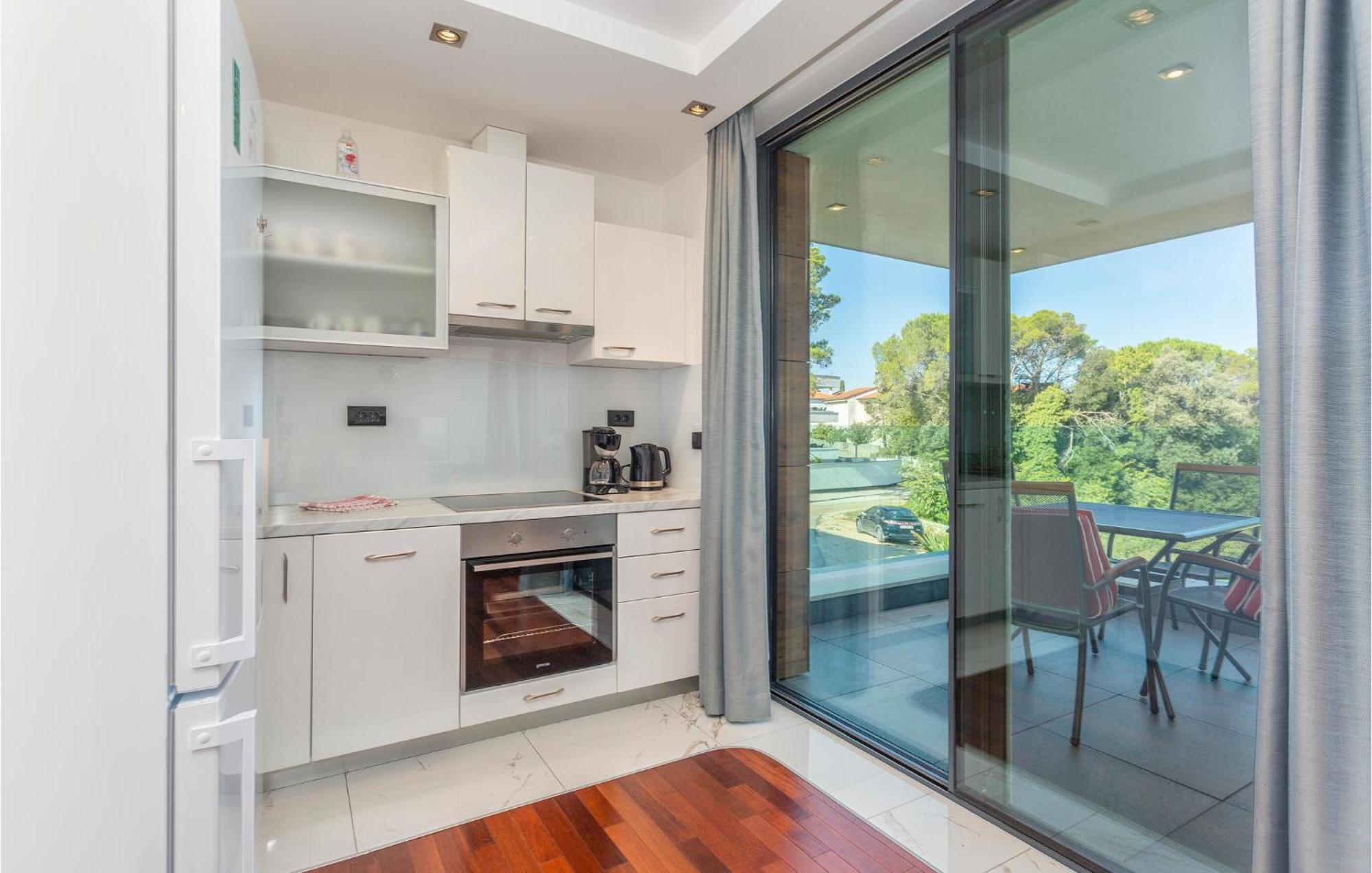 Stunning Apartment In Malinska With Kitchen エクステリア 写真
